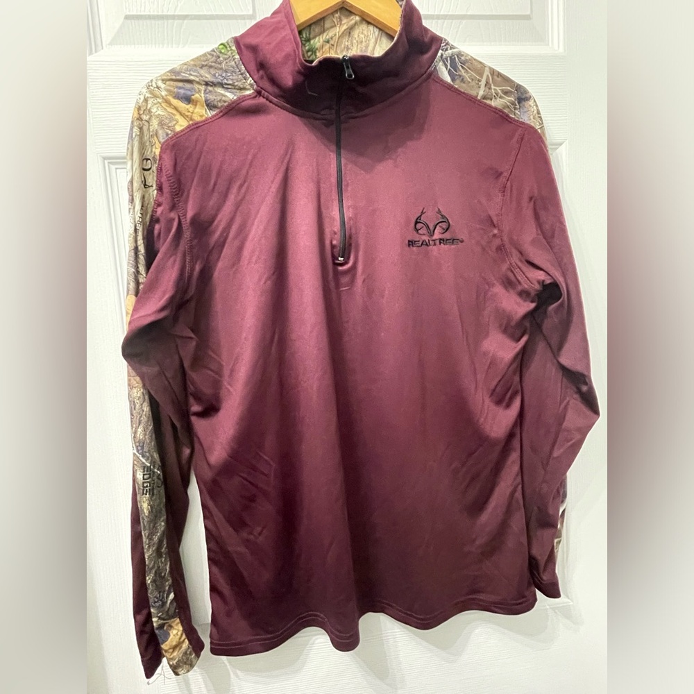 NWOT Real Tree Women’s Large 1/4 Zip Long Sleeve Top Burgundy Camouflage Hunting